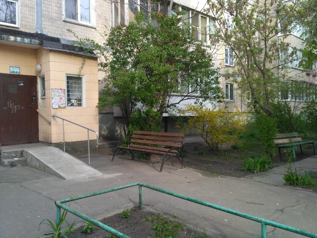 Apartment On Yevhena Sverstiuka 8 Kiev Buitenkant foto